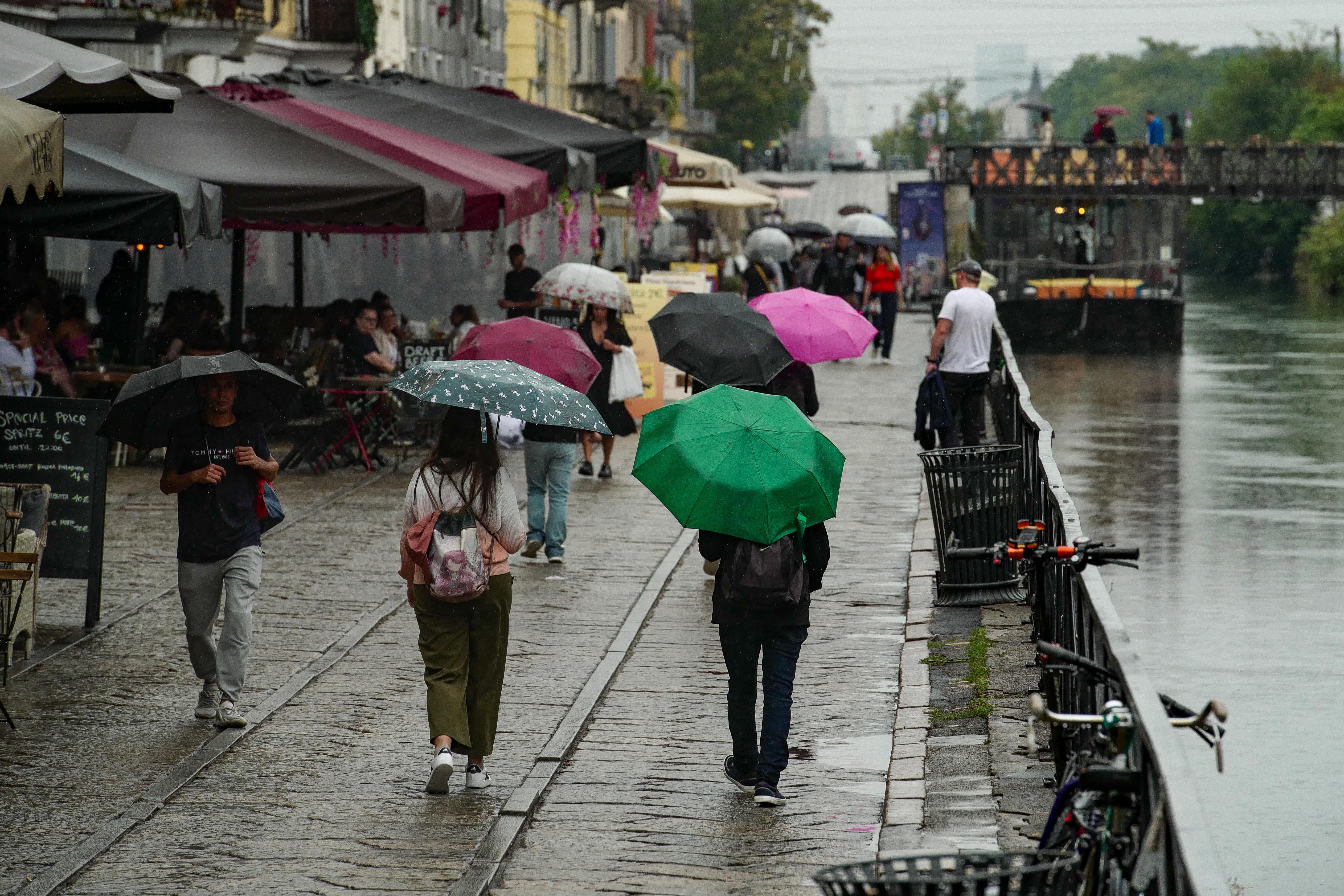 Maltempo oggi - allerta meteo arancione in Lombardia: pioggia da Milano a Roma