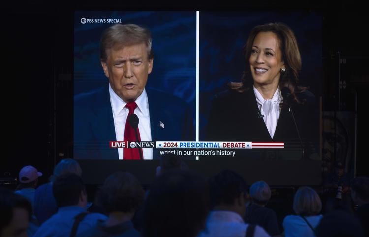 Donald Trump e Kamala Harris durante il dibattito tv - Agenzia Fotogramma