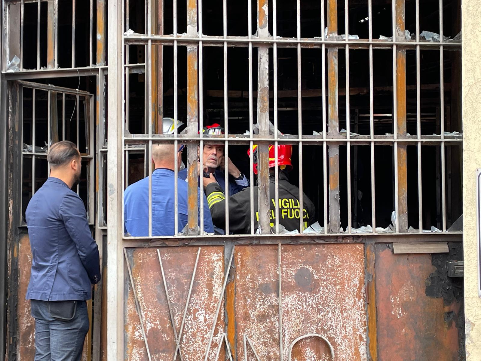 Incendio Milano - richieste di denaro e ipotesi dolosa: le indagini - cosa sappiamo