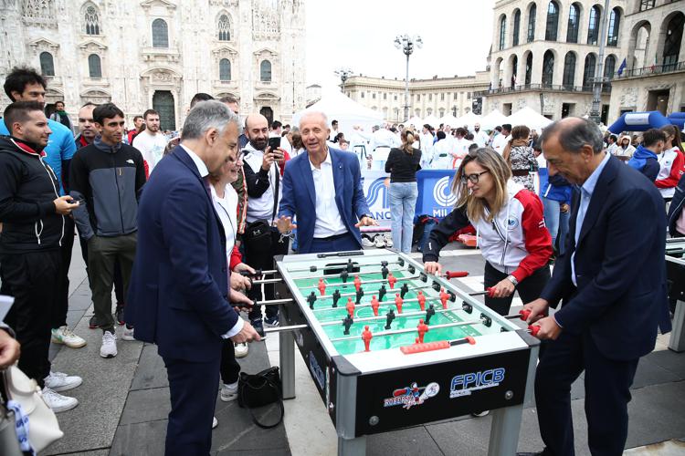 Milano, lo sport come valore sociale: per gli 80 anni del Csi festa in piazza Duomo e match Curia milanese-Nazionale sindaci