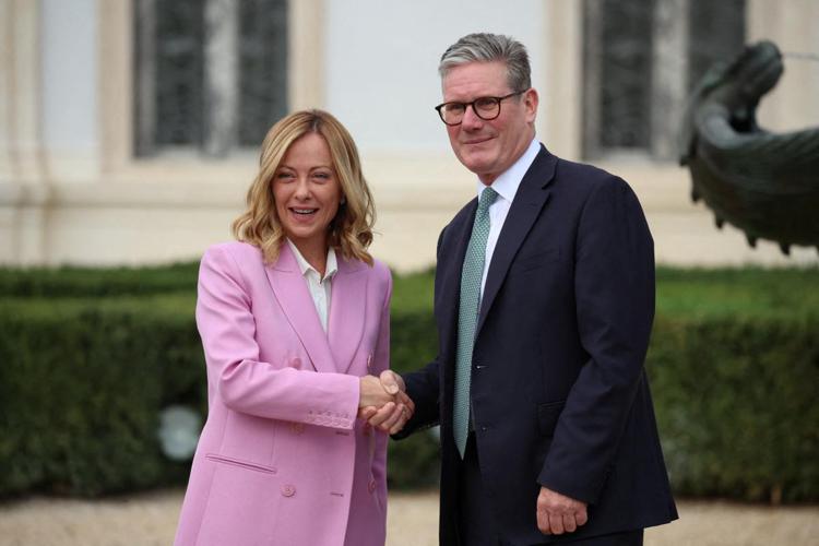 Italy's premier Giorgia Meloni with UK prime minister Keir Starmer