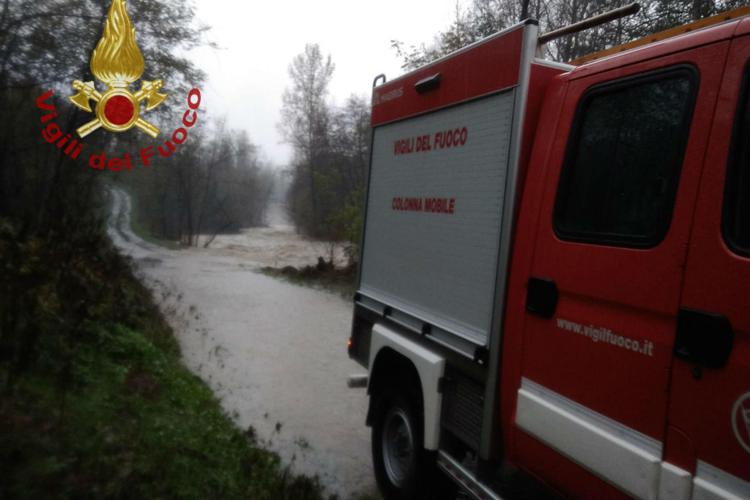 Maltempo, auto travolte dall'acqua nel foggiano: disperso un vigile del fuoco