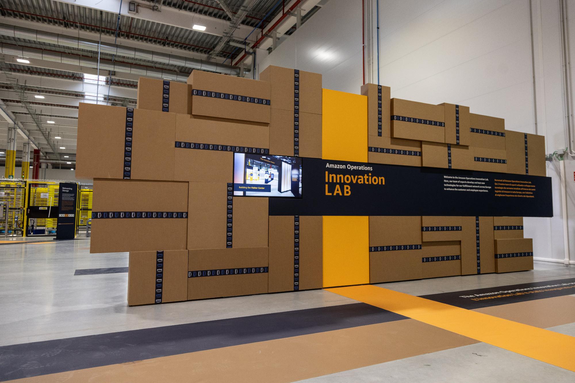 Amazon - al via le visite guidate a Operations innovation lab di Vercelli