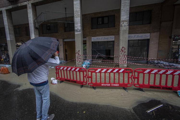 Bologna, allerta maltempo e allarme per torrente Savena