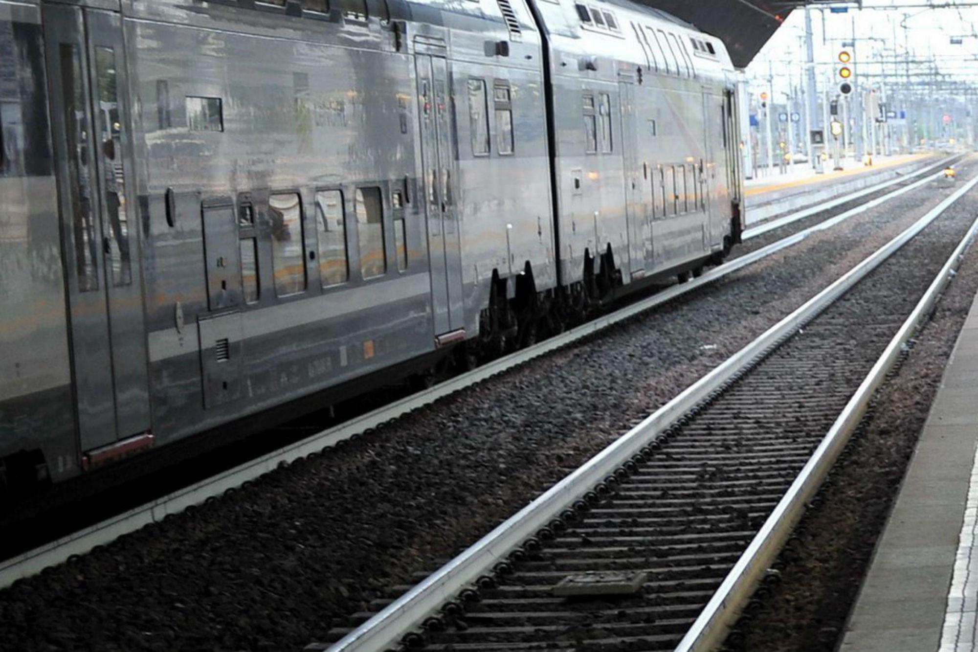 Mantova - fiamme a bordo di un treno regionale: 9 persone in ospedale