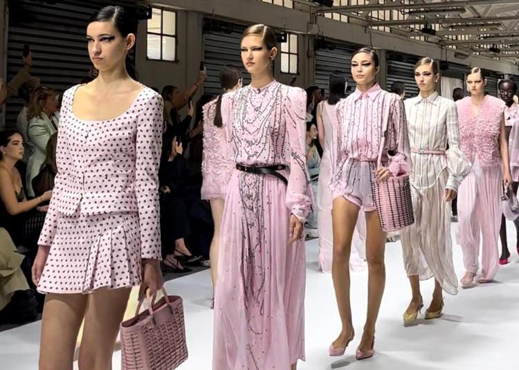 L'uscita finale di Genny per la spring-summer 2025 (foto AdnKronos)