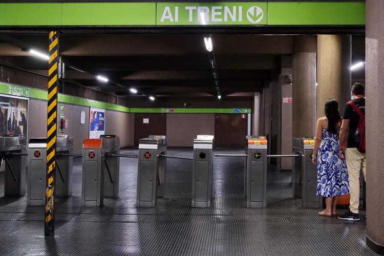 Una fermata della metropolitana a Milano - Agenzia Fotogramma