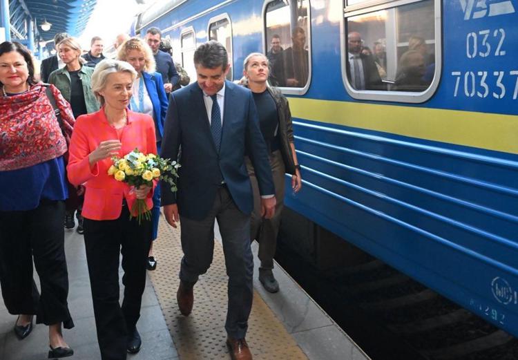 Ucraina, von der Leyen a Kiev: 