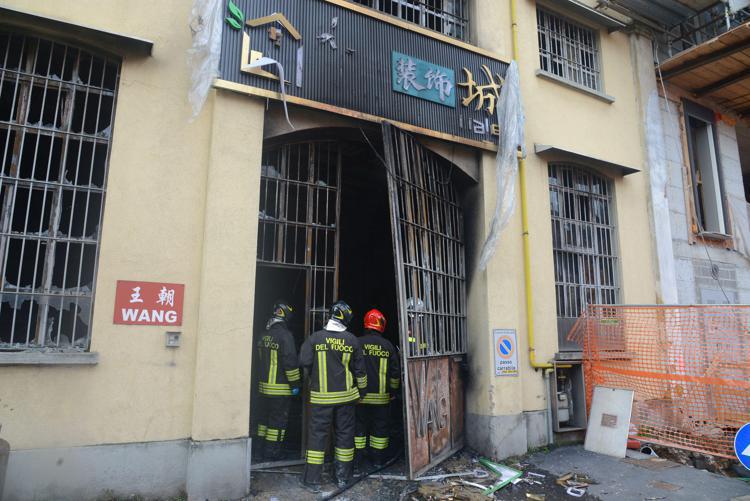 L'incendio all'emporio cinese (Fotogramma)