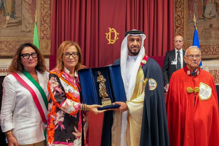 Emirati, premio Lumen et Magister Scuola medica salernitana per impegno durante Covid