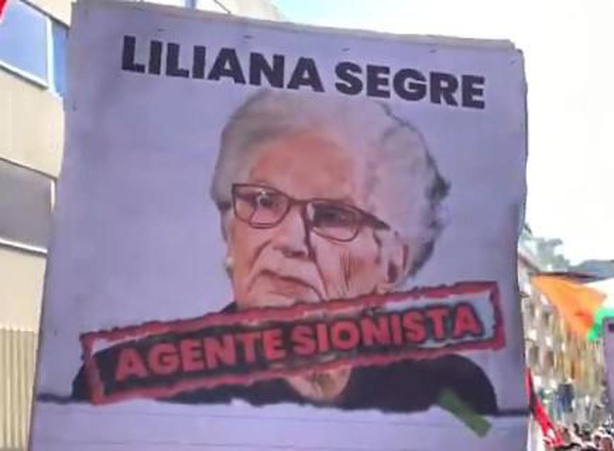 “Segre agente sionista”, a corteo pro Pal a Milano cartelli contro la senatrice a vita