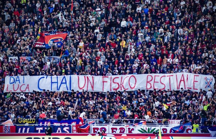 Da ultras Bologna striscione per Luca Carboni: 