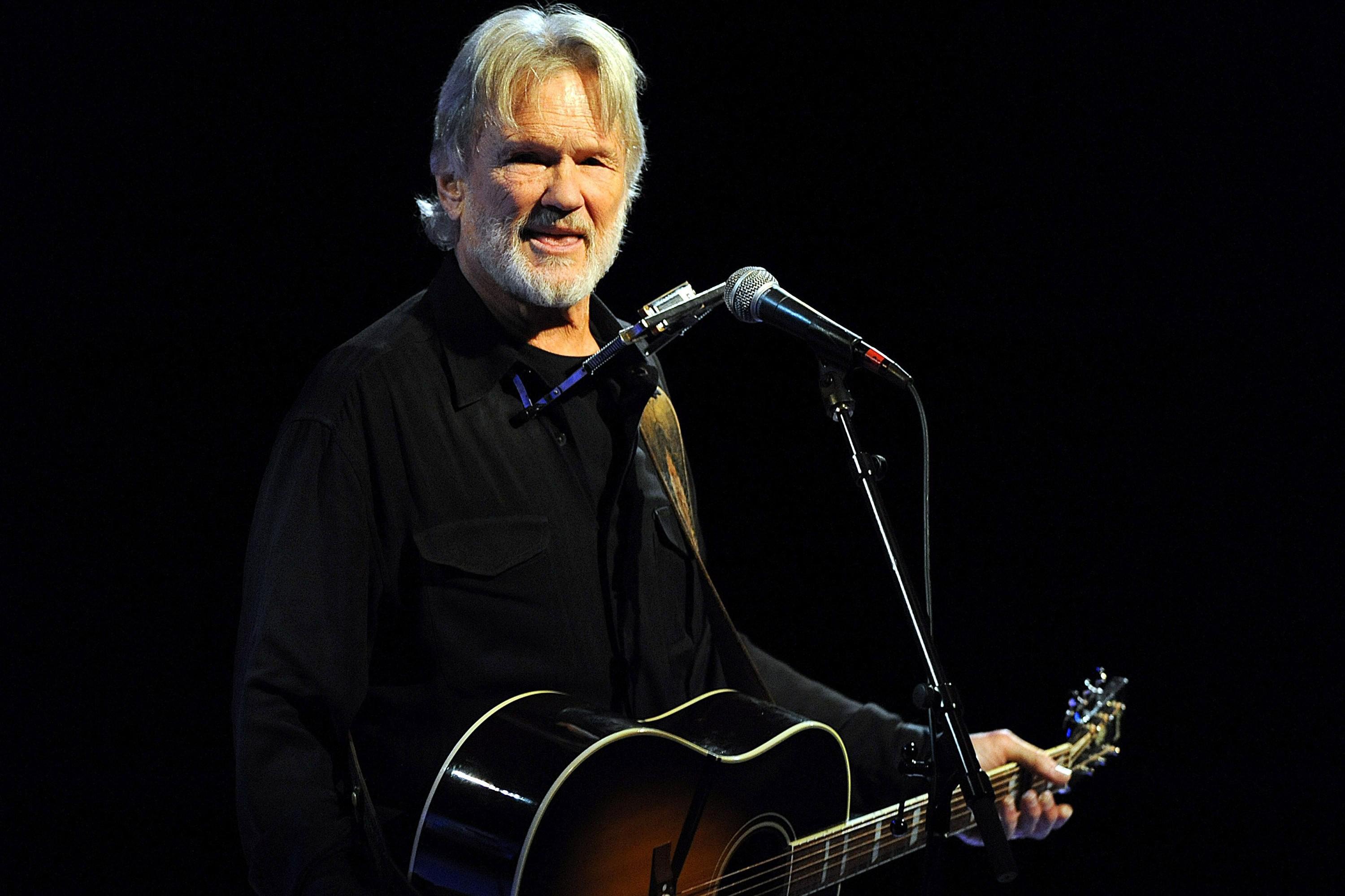 Addio a Kris Kristofferson - leggenda della musica country e attore: aveva 88 anni