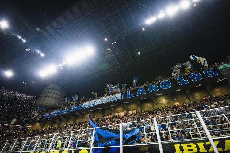 La curva dell'Inter prima degli arresti