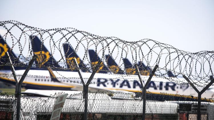 Aerei Ryanair fermi all'aeroporto di Orio al Serio - (Fotogramma)