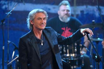 Luciano Ligabue, Certe notti...l'Autogrill e il nuovo tour nei teatri - Ascolta