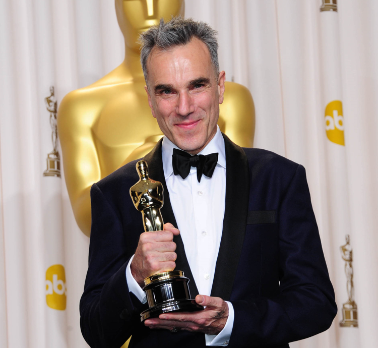 Daniel Day-Lewis con uno dei suoi tre premi Oscar - Agenzia Fotogramma