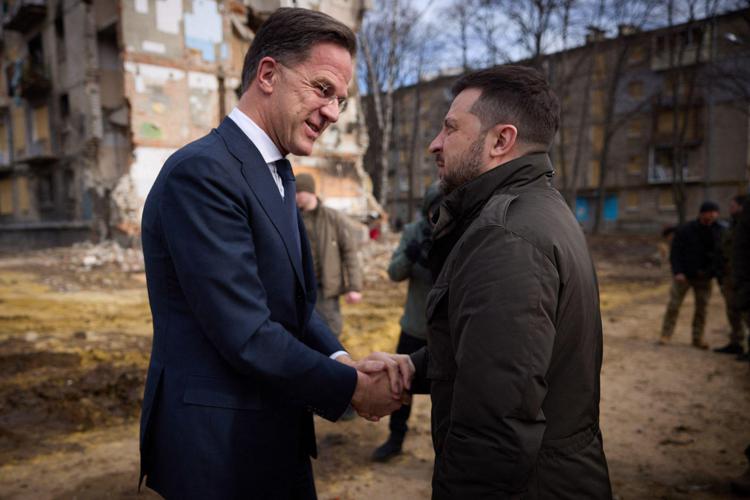 Mark Rutte e Volodymyr Zelensky in un precedente incontro (Fotogramma/Ipa)