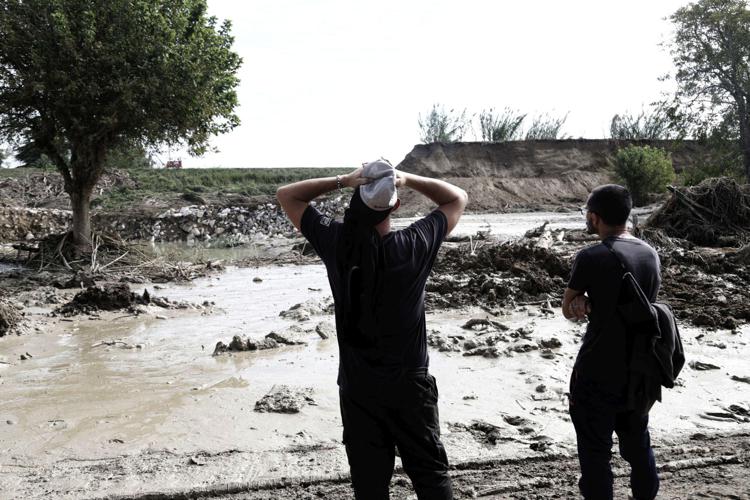 Maltempo Emilia-Romagna, fiume Lamone rompe argine a Traversara