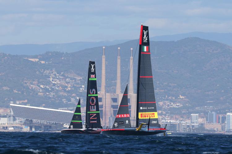 Luna Rossa Prada Pirelli e Ineos Britannia - Afp