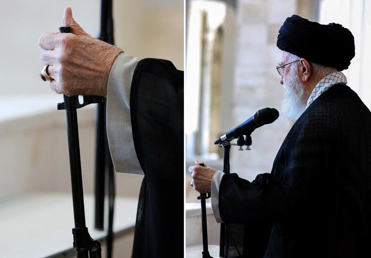 La Guida Suprema dell'Iran, l'ayatollah Ali Khamenei, nel suo sermone a Teheran - (Fotogramma)