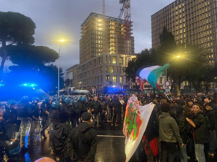 Il corteo pro Palestina di oggi a Roma