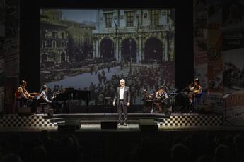 Andavamo a mille', in scena a teatro la 1000 miglia con Gioele Dix