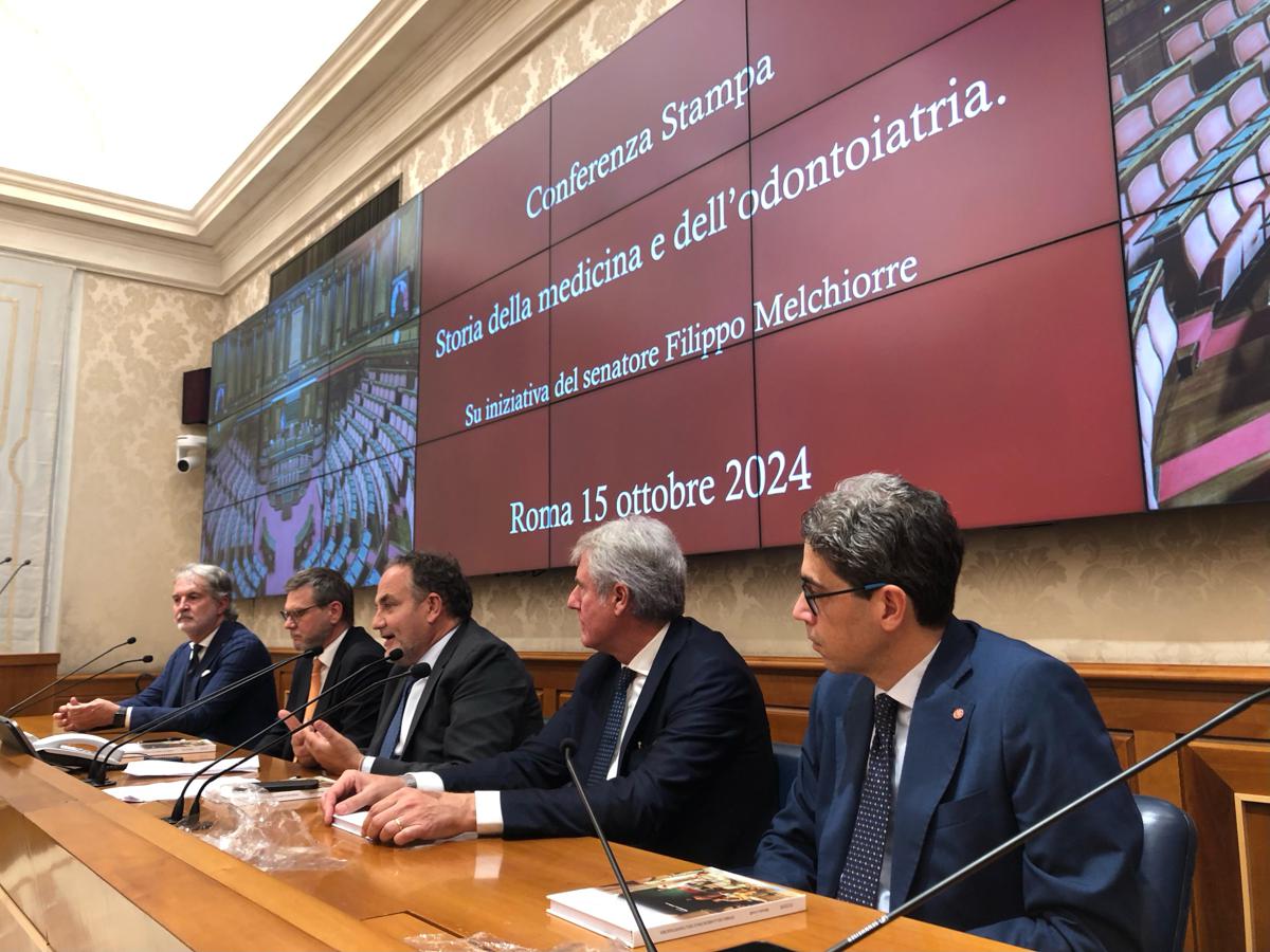 Roma, presentato in Senato il libro 'Storia della Medicina e dell'Odontoiatria'