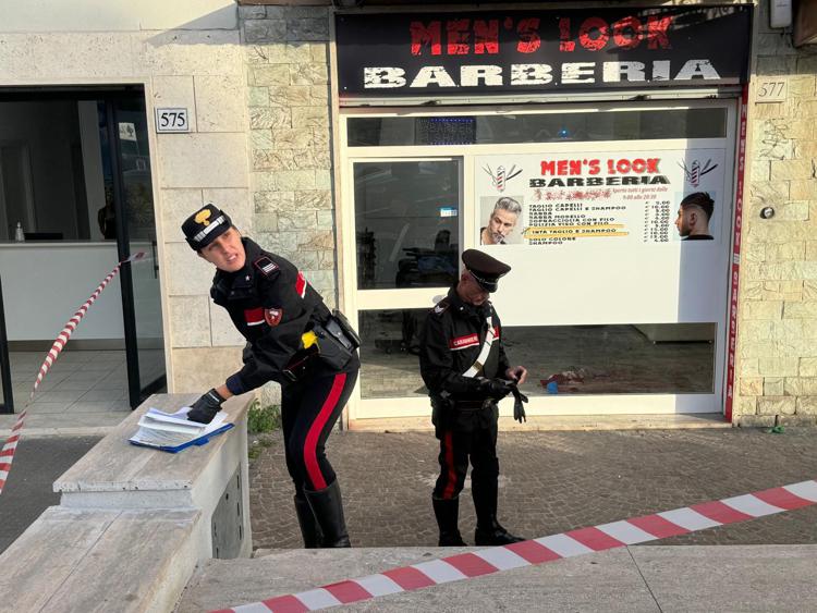 Carabinieri sul luogo del ferimento in via di Torrevecchia