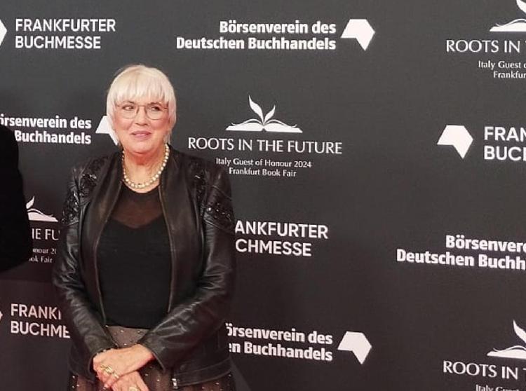 Buchmesse, ministra Roth: "Il pensiero libero e aperto è minacciato"