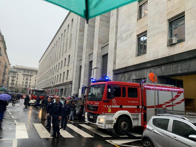 Incendio in tribunale a Milano