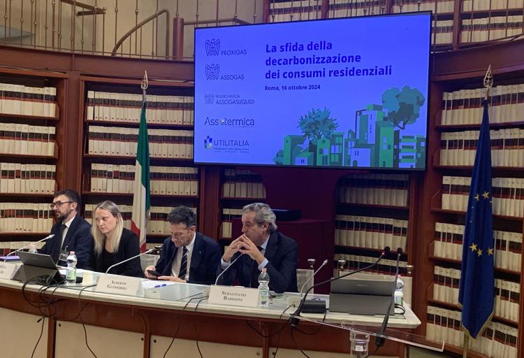 Casa: lo studio, per decarbonizzare consumi residenziali meglio caldaie a condensazione e green gas