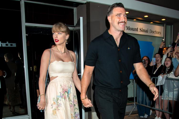 Taylor Swift e Travis Kelce mano nella mano - Agenzia Fotogramma / Ipa