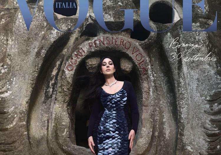 Monica Bellucci fotografata nei Giardini di Boboli da Tim Burton per  la cover di Vogue Italia