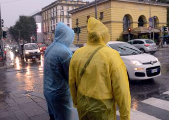 Maltempo Italia, oggi allerta arancione in 5 regioni: scuole chiuse e rischio nubifra