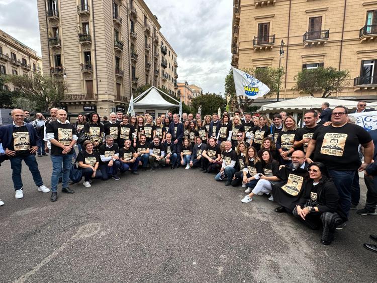 La Lega in piazza per Salvini 