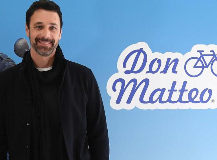 Raoul Bova è Don Matteo (Fotogramma)