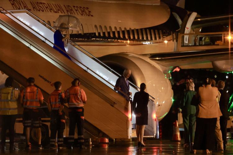 Carlo e Camilla al loro arrivo in Australia - (Fotogramma)