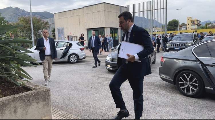 Salvini arriva all'aula bunker