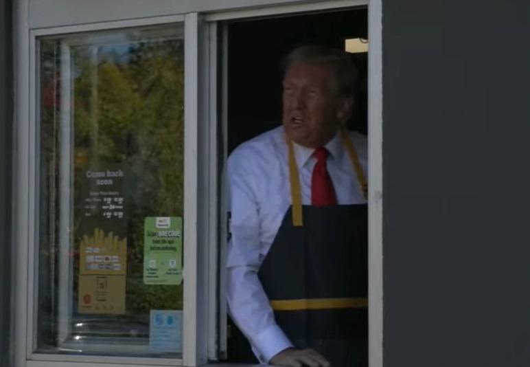 Donald Trump lavora da McDonald's: "Mi pagano poco" - Video