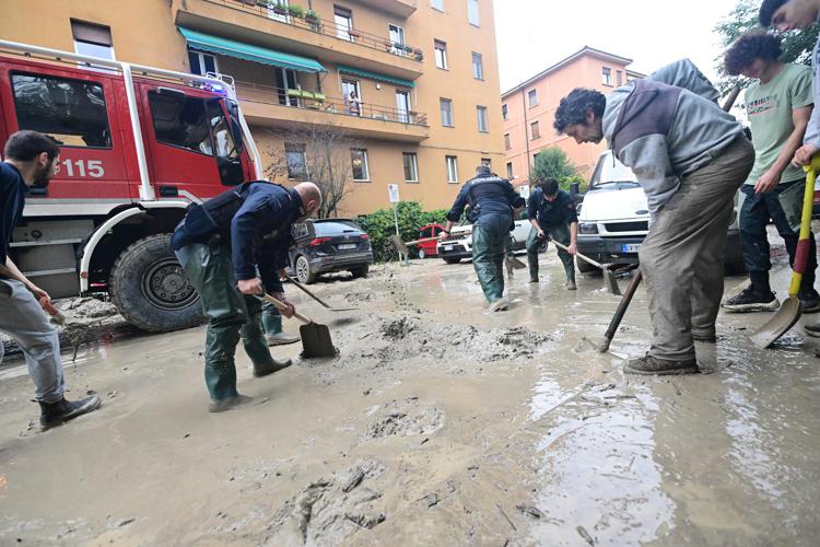 Fango a Bologna - Fotogramma