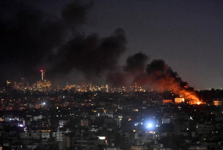 Raid israeliano su Beirut nella notte - Afp