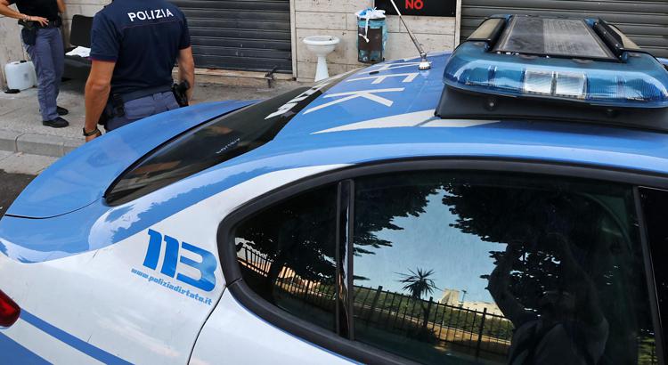 Un'auto della polizia