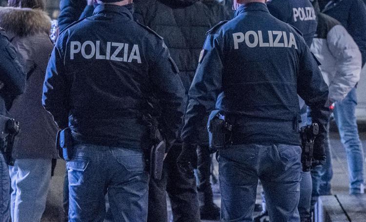 Polizia durante un controllo - Fotogramma