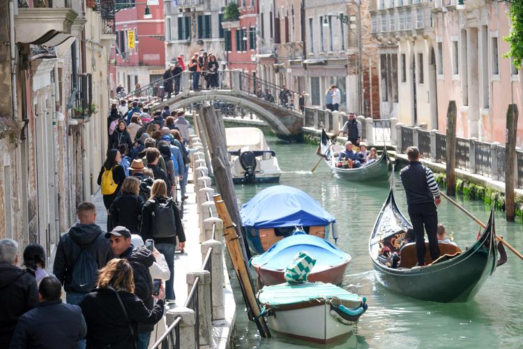 Turisti a Venezia (Fotogramma/Ipa)