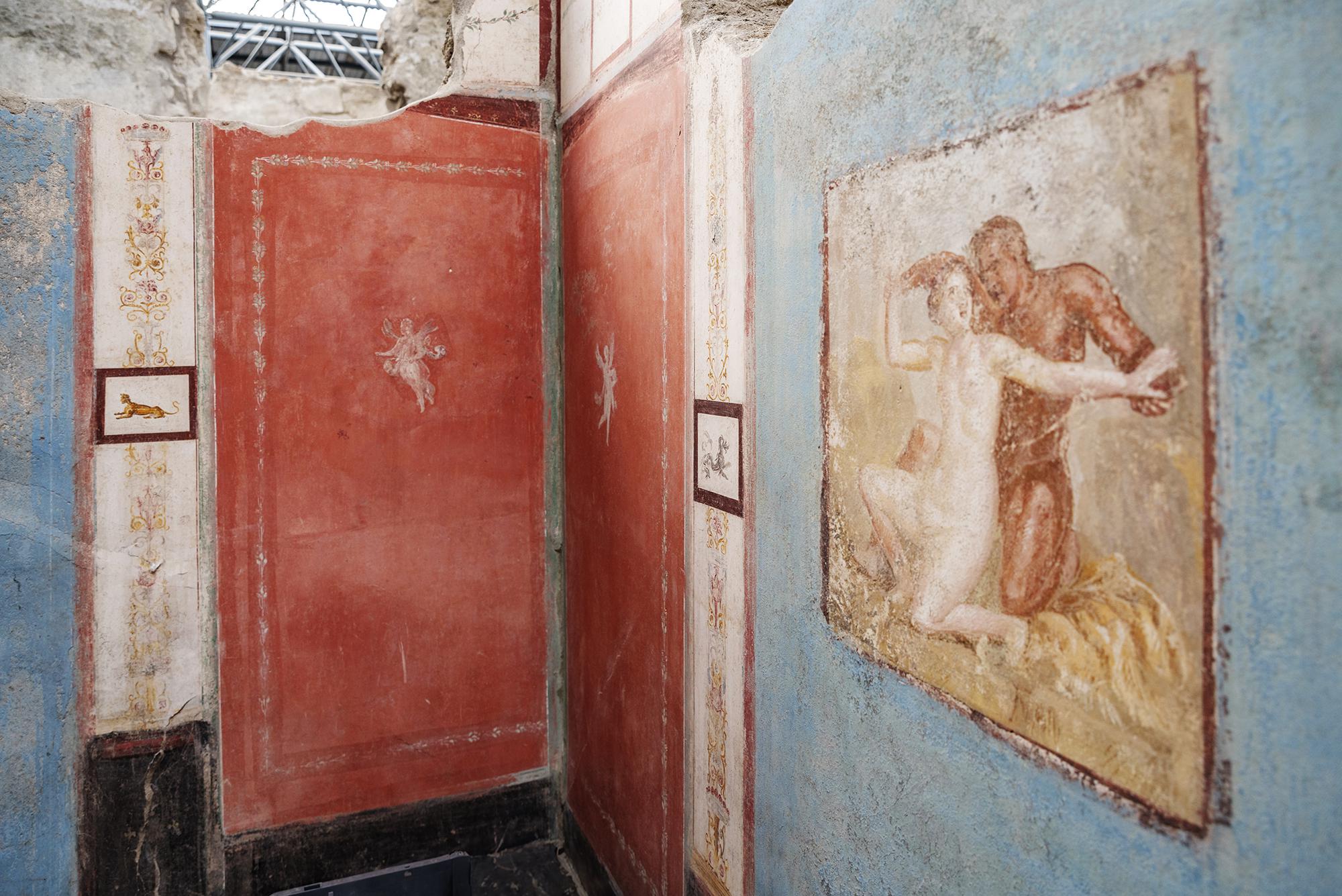 Erotic and mythological frescoes, the House of Phaedra discovered in Pompeii