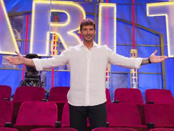 Affari Tuoi, la proposta di matrimonio in diretta: la reazione di Stefano De Martino