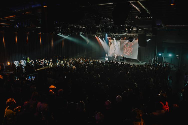 Jerry Harrison sul palco dell'Alcatraz per la tappa milanese di 'Stop Making Sense Tour Party' (Foto Creg Production e Andrea Esposito)