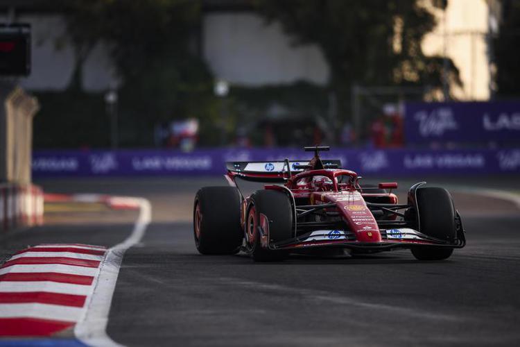 La Ferrari in pista - Fotogramma