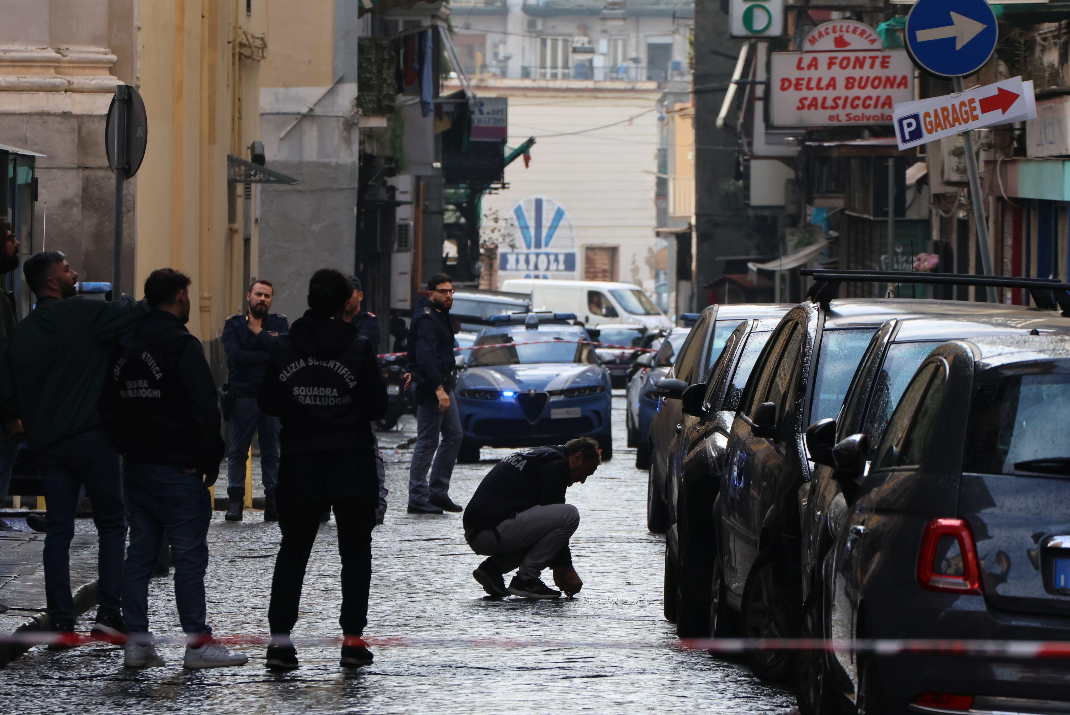 Quindicenne ucciso a Napoli, attesa per l'autopsia: le indagini